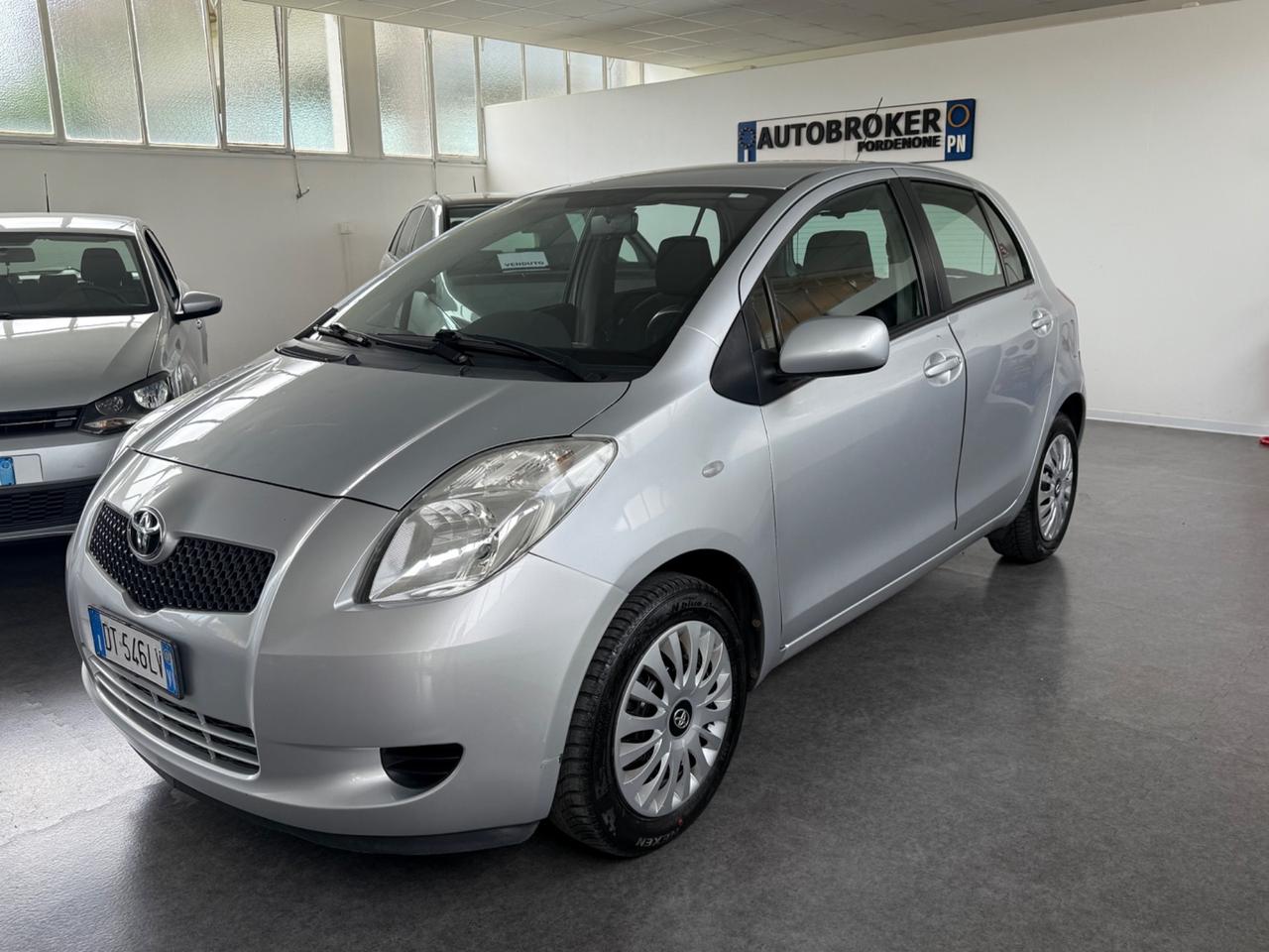 Toyota Yaris 1.0 5 porte Sol ok neopatentati
