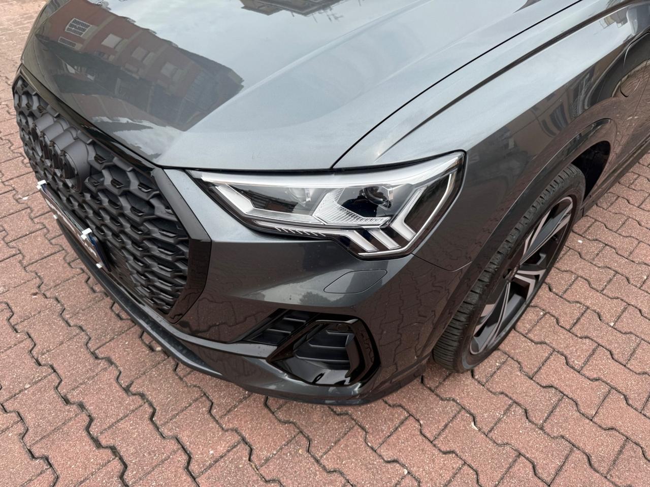Audi Q3 Sportback 45 TFSI e S tronic Identity Black