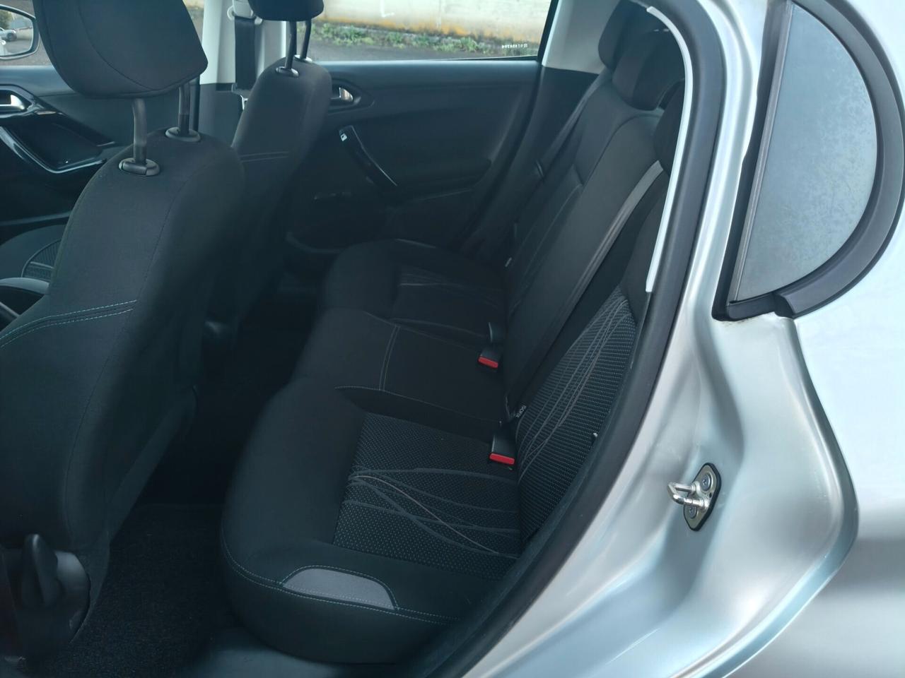 Peugeot 208 1.2 5 porte 2014 SOLO 137.000 KM