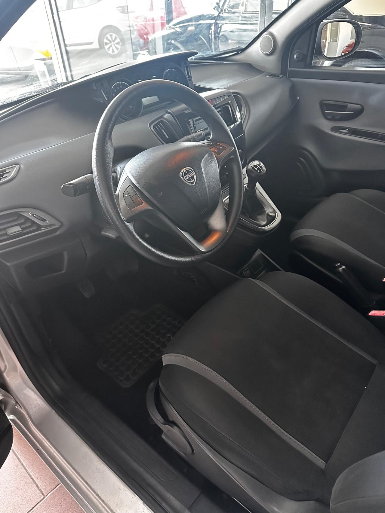 Lancia Ypsilon 1.3 MJT 16V 95 CV 5 porte S&S Silver