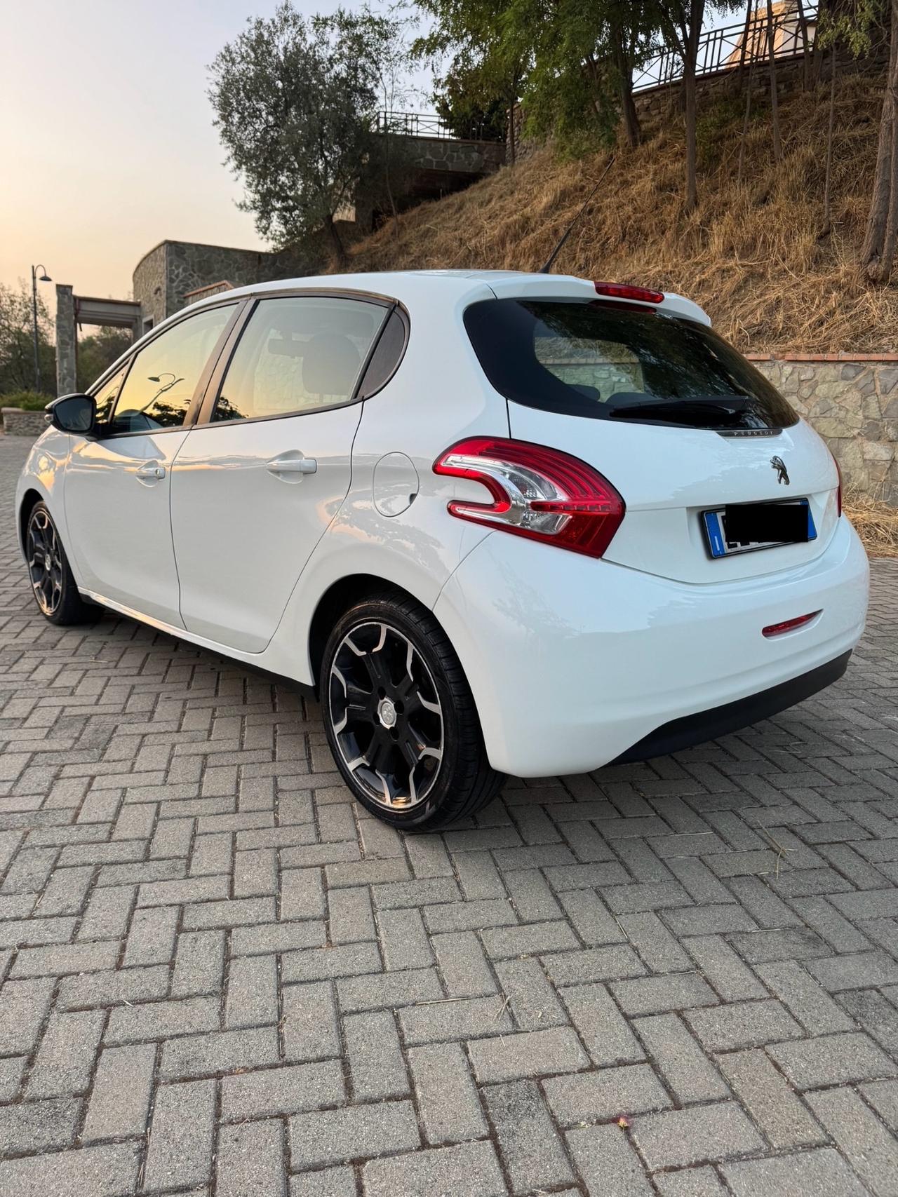 Peugeot 208 1.4 HDi 68Cv Euro6 2015