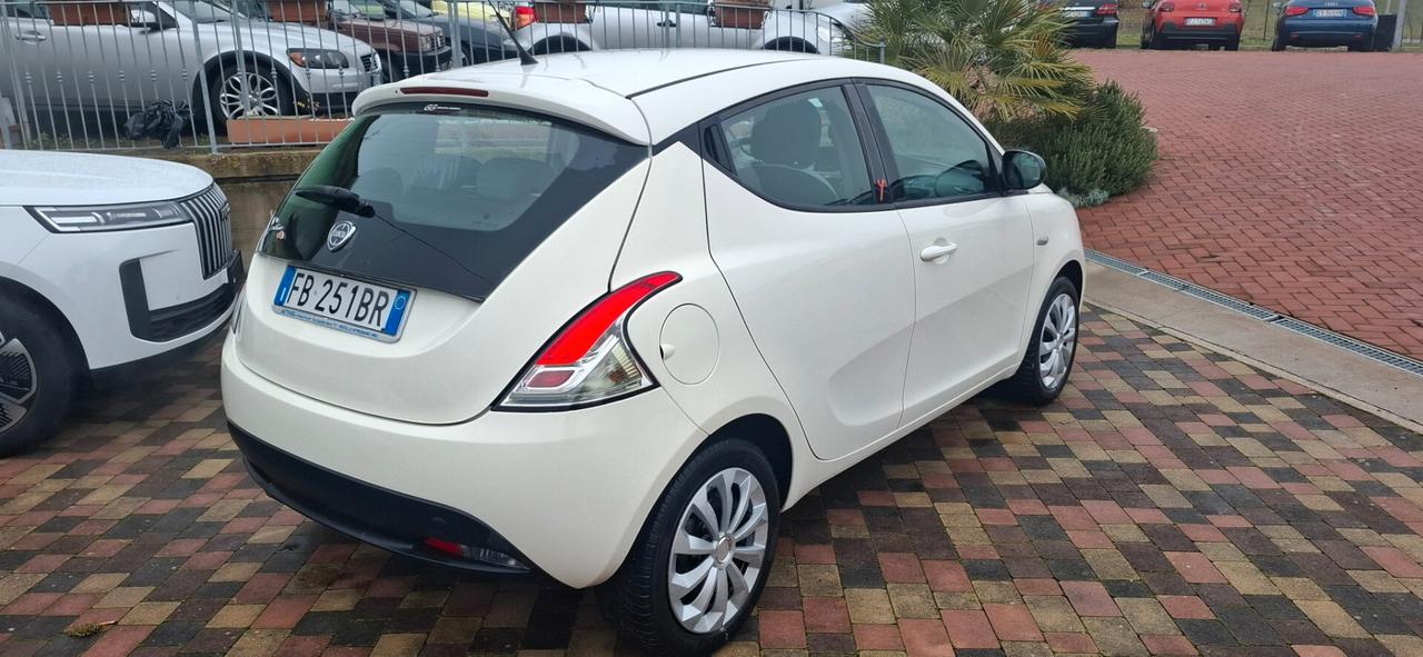 Lancia Ypsilon 1.2 69 CV 5 porte GPL Ecochic Silver