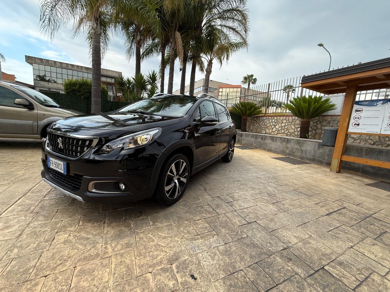 Peugeot 2008 BlueHDi 100 S&S Black Matt