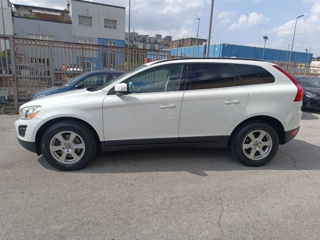 VOLVO XC60 DRIVe kINETIC 163 cv