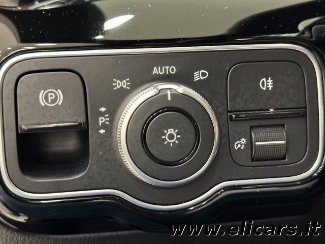 MERCEDES-BENZ A 180 Automatic 4p. AMG Line Premium