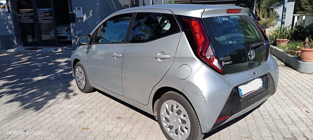 Toyota Aygo 5 Porte 5p 1.0 x-play 72cv