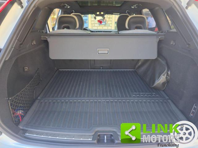 VOLVO XC60 T6 Recharge Plug-in Hybrid AWD Ultimate Dark