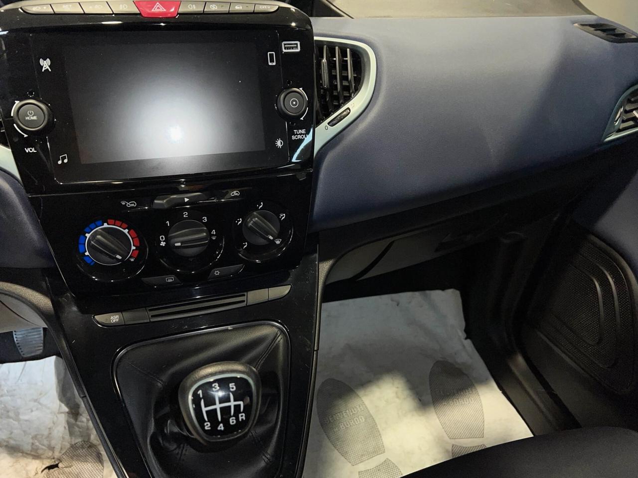 Lancia Ypsilon 1.0 FireFly 5 porte S&S Hybrid Platino