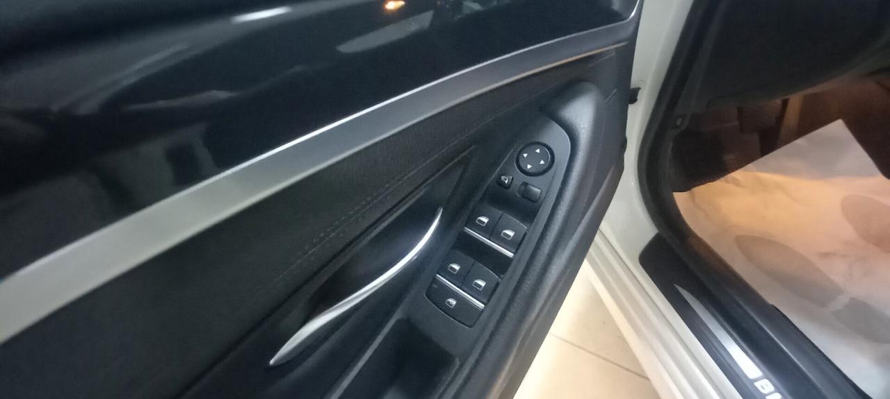 BMW XDRIVE cc. 1.995 FUTURA 218 CV. TRAZIONE INTEGRALE 5 Porte 5 Posti Cambio Automatico 7 Marce Paddle al Volante.