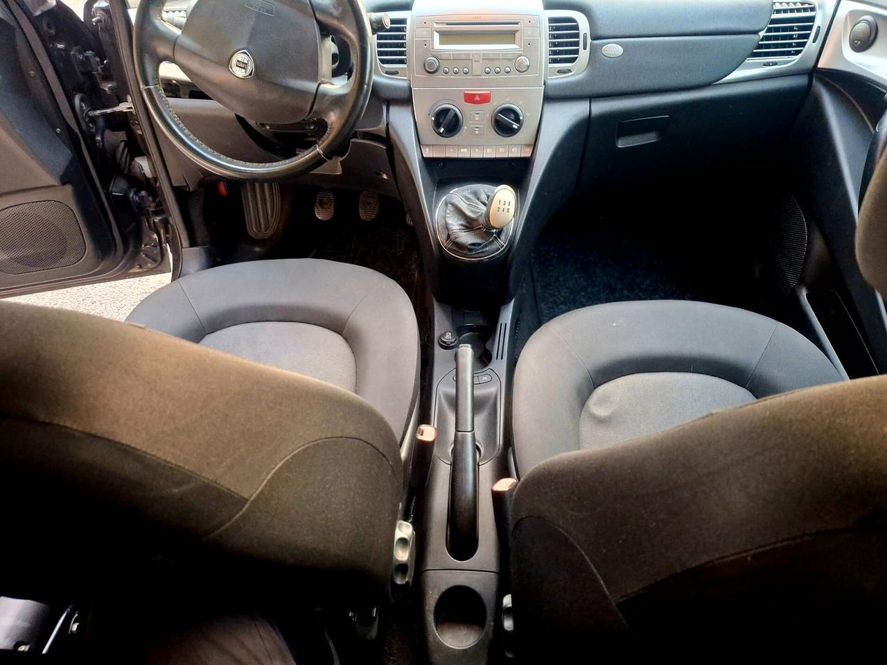 Lancia Ypsilon 1.2 Momo Design