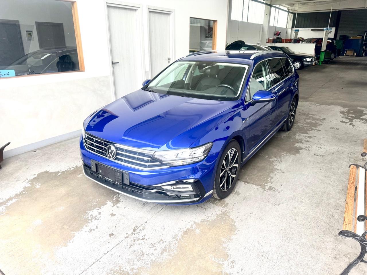 Volkswagen Passat R-Line 2.0 TDI SCR 200 CV DSG Executive