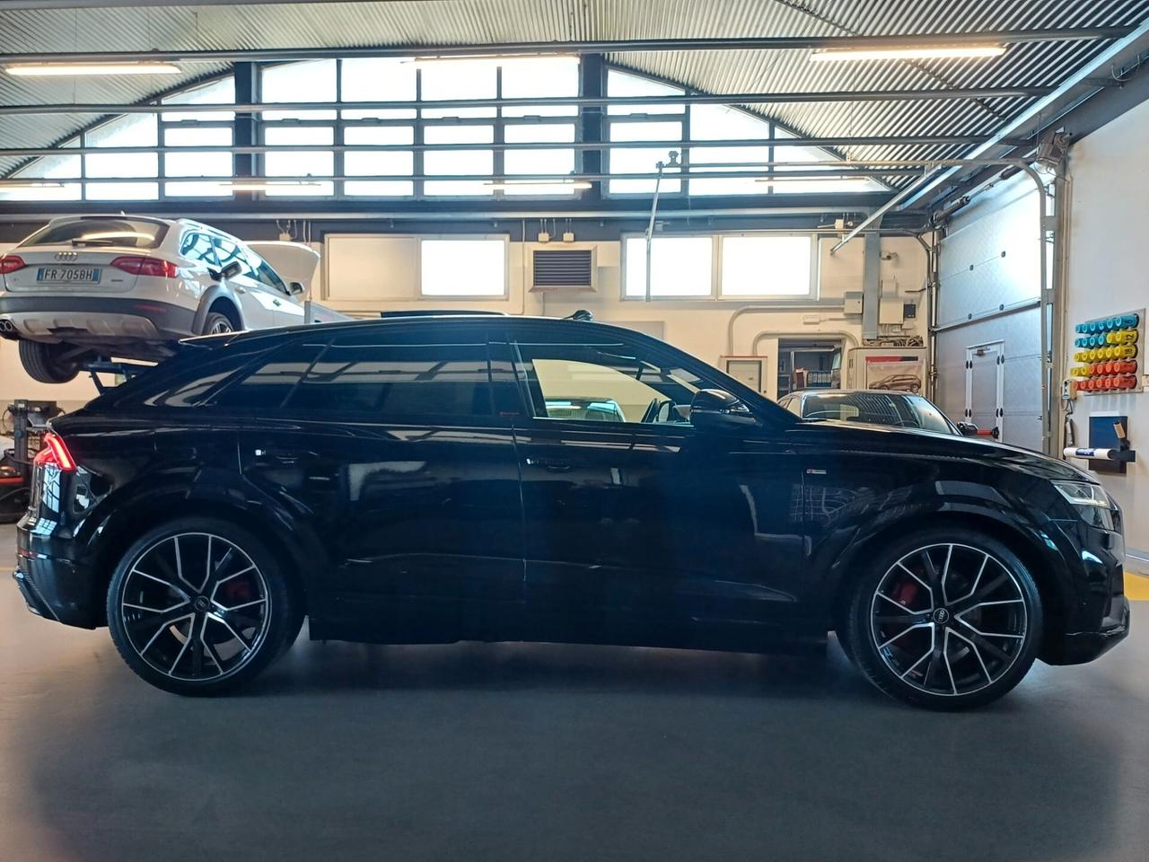 Audi Q8 45 TDI quattro tiptronic S-line
