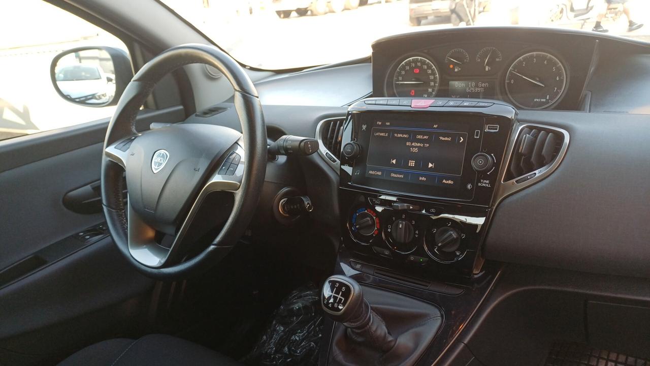 Lancia Ypsilon 1.0 FireFly 5 porte S&S Hybrid Gold