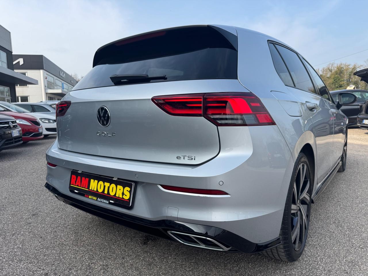 VOLKSWAGEN GOLF 8 R-LINE DSG 1.5 eTSI 150 CV EVO ACT