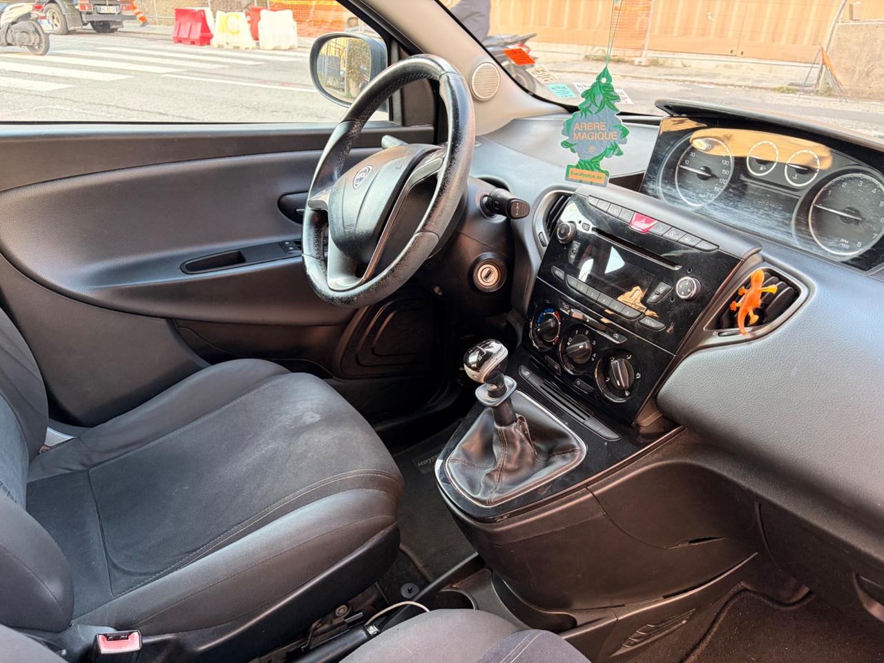Lancia Ypsilon 1.2 69 CV 5 porte S&S Silver