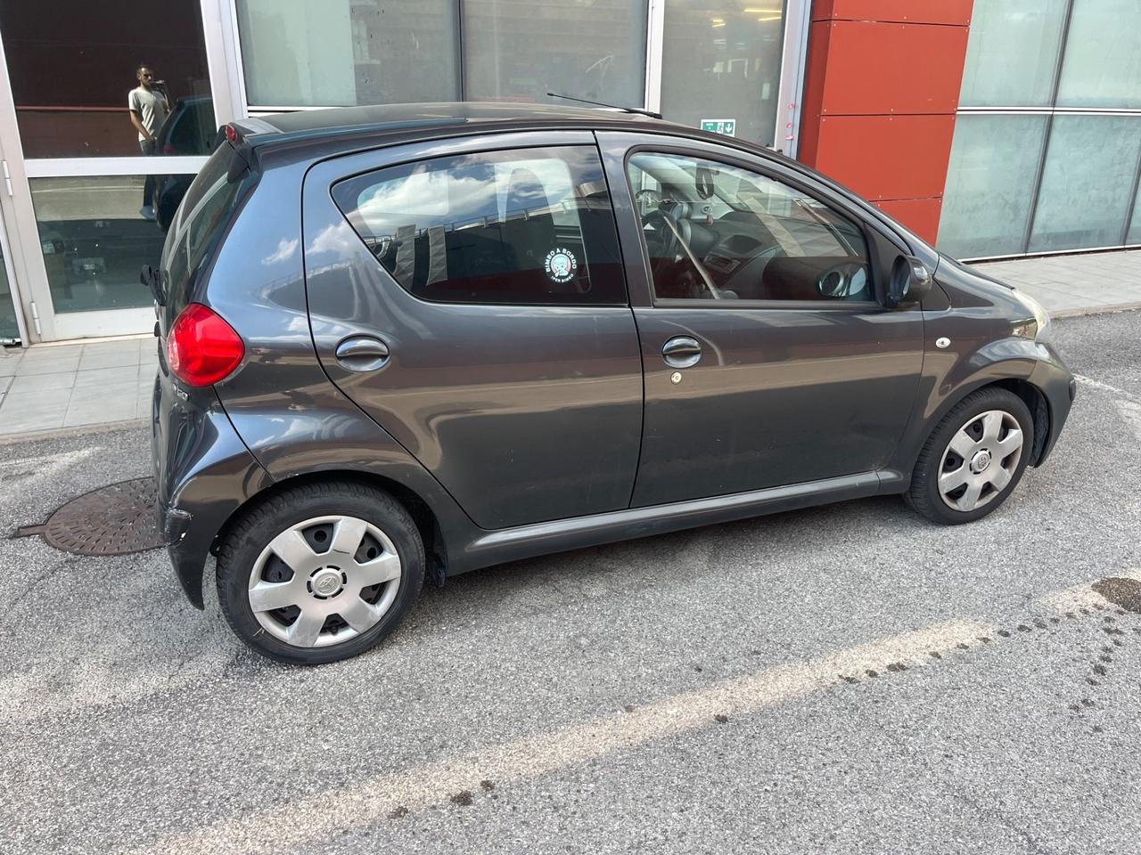Toyota Aygo 1.0 12V VVT-i 5 porte ok neopatentati