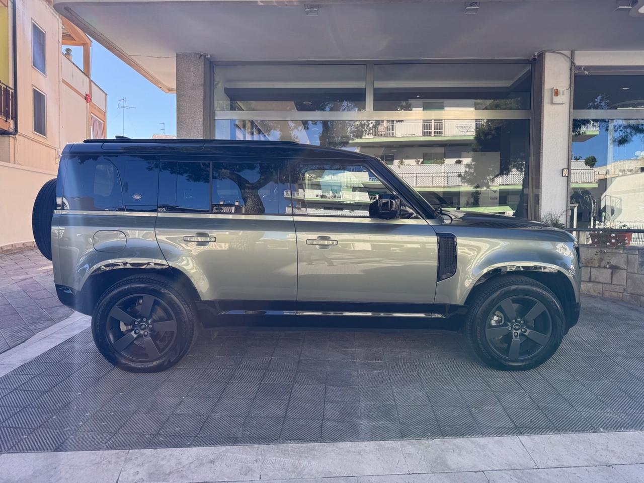 Land Rover Defender 110 3.0 I6 200 CV AWD Auto X-Dynamic HSE