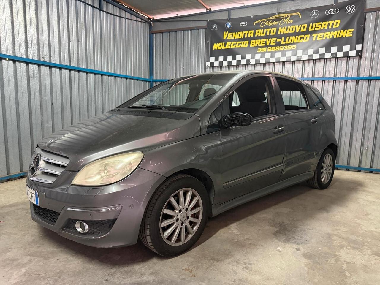 MERCEDES BENZ B 180 - NEOPATENTATI