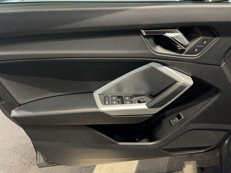 Audi Q3 35 TFSI S tronic S line Led Matrix Camera 18"