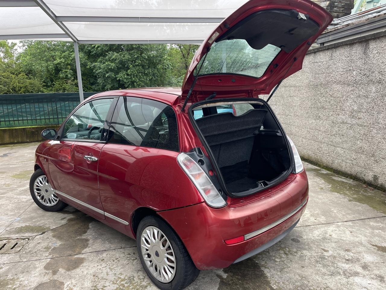 Lancia Ypsilon 1.2 benzina euro4 neopatentati