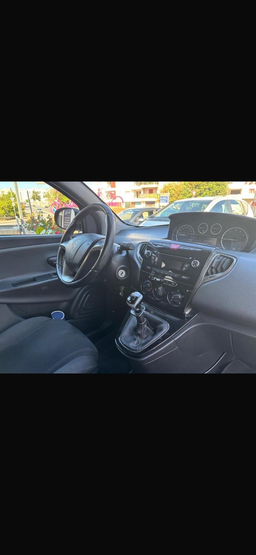 Lancia Ypsilon 1.2 69 CV 5 porte GPL Ecochic Platinum