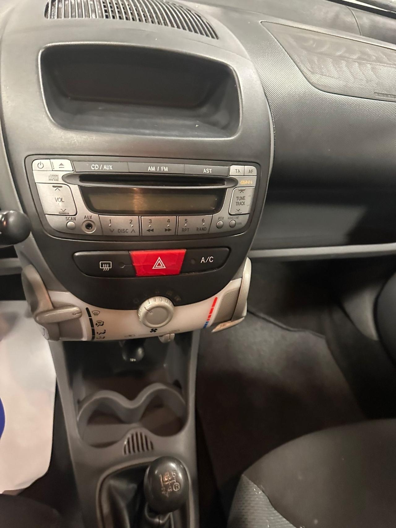 Toyota Aygo 1.0 12V VVT-i 5 porte Sol 68Cv