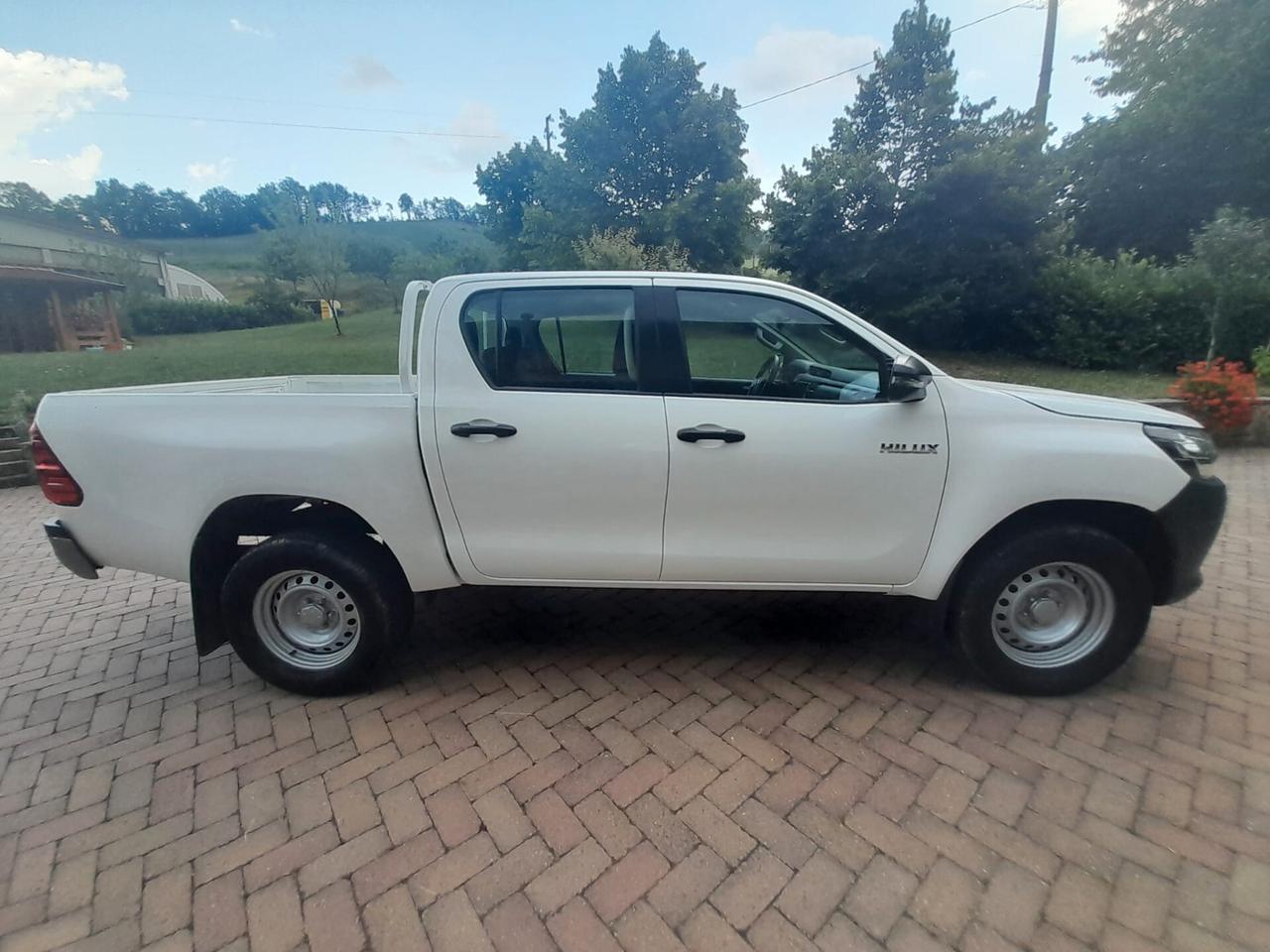 Toyota Hilux 2.4 D-4D 4WD 4 porte Double Cab Lounge AUTOCARRO