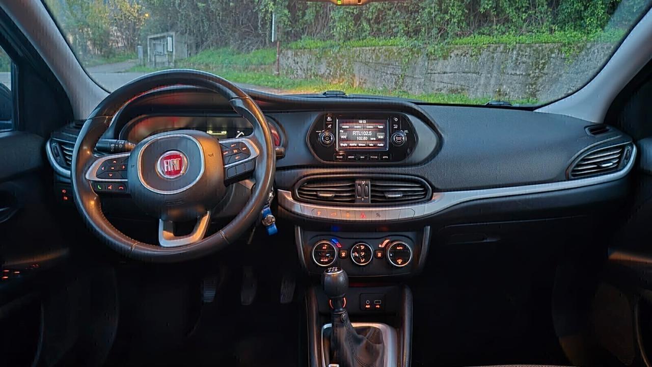 Fiat TIPO 4p 1.6 MJ 120CV Lounge-12/2015- FullOpt