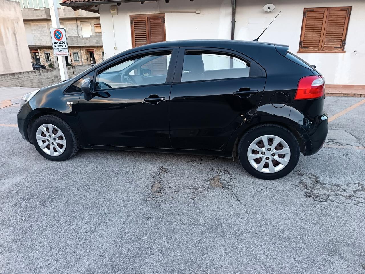 Kia Rio 1.1 CRDi km 145000 Ok neopatentati