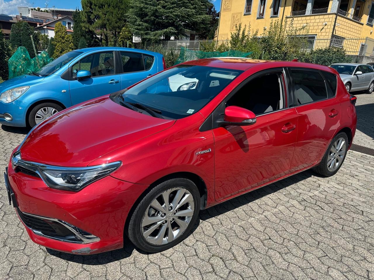Toyota Auris 1.8 Hybrid Lounge*EURO6B*CERCHI