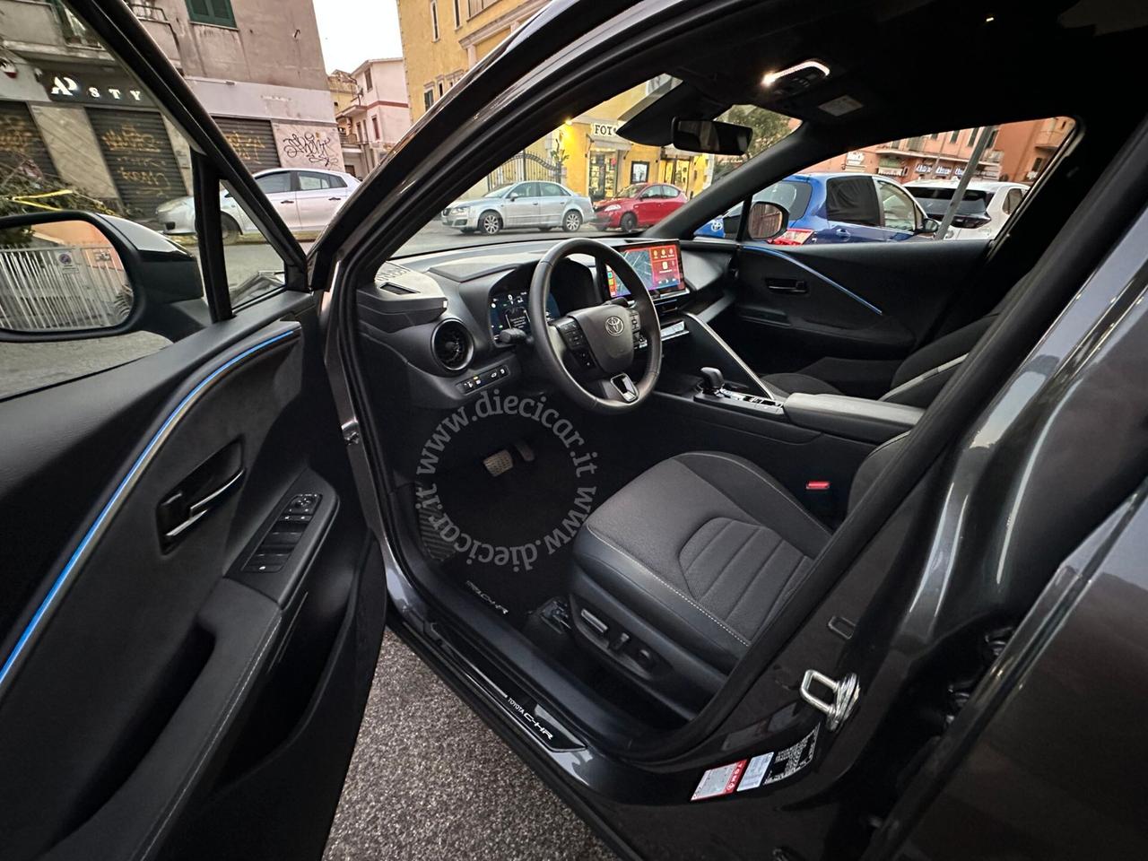 Toyota C-HR 1.8 Hybrid E-CVT Lounge PANORAMA 9000KM