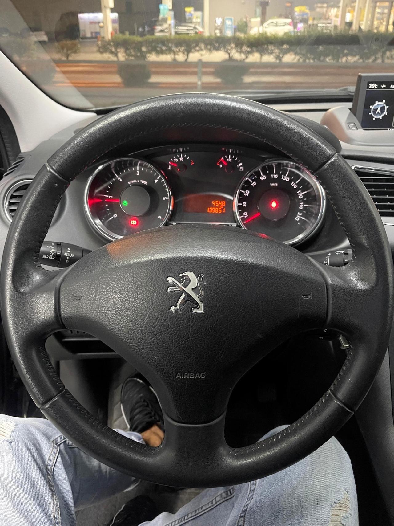 Peugeot 3008 BlueHDi 120 S&S Business
