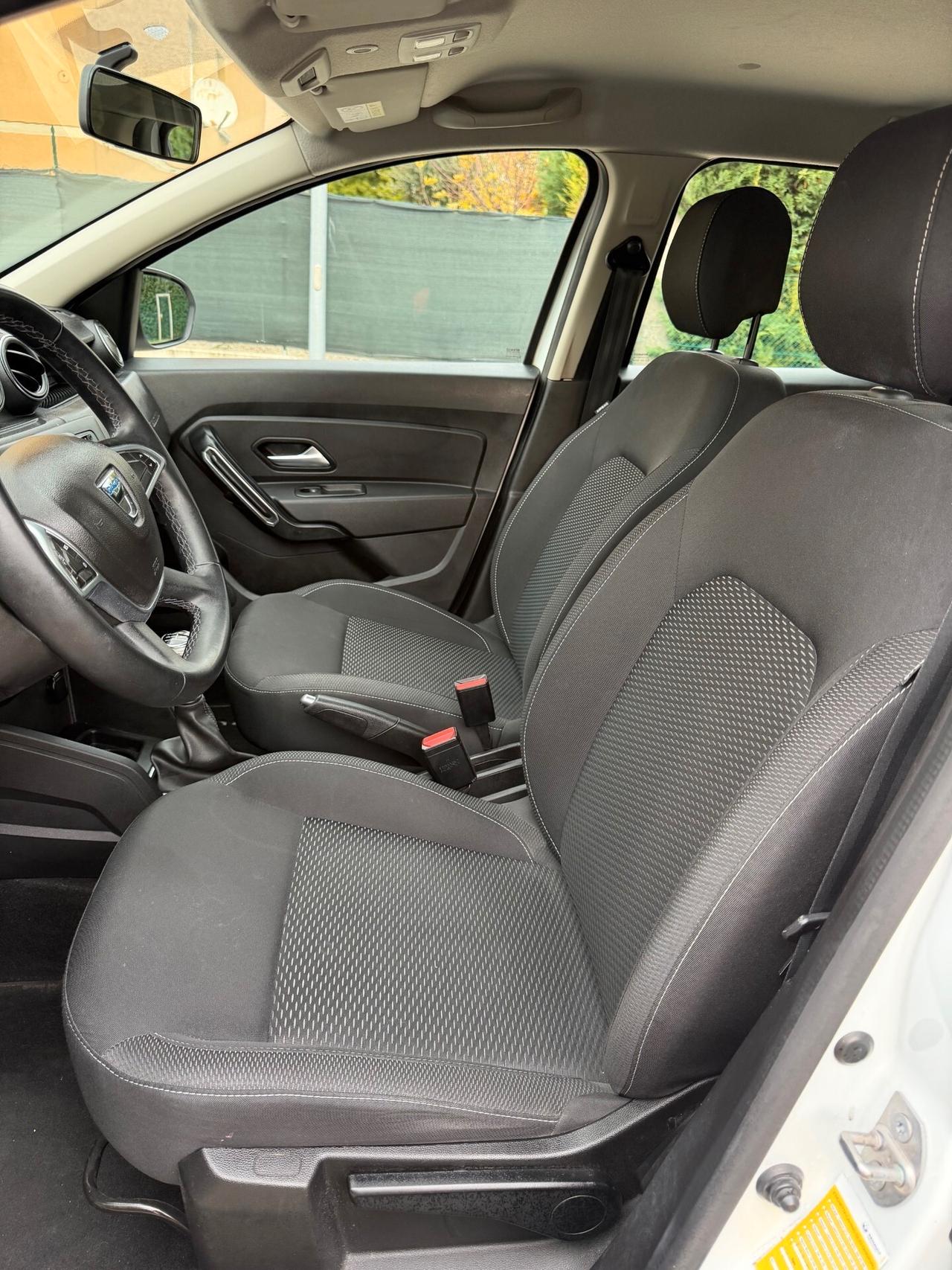 Dacia Duster 1.0 tce - NEOP. - NAV. - 12 MESI DI GARANZIA -