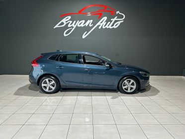 Volvo V40 R-design momentum