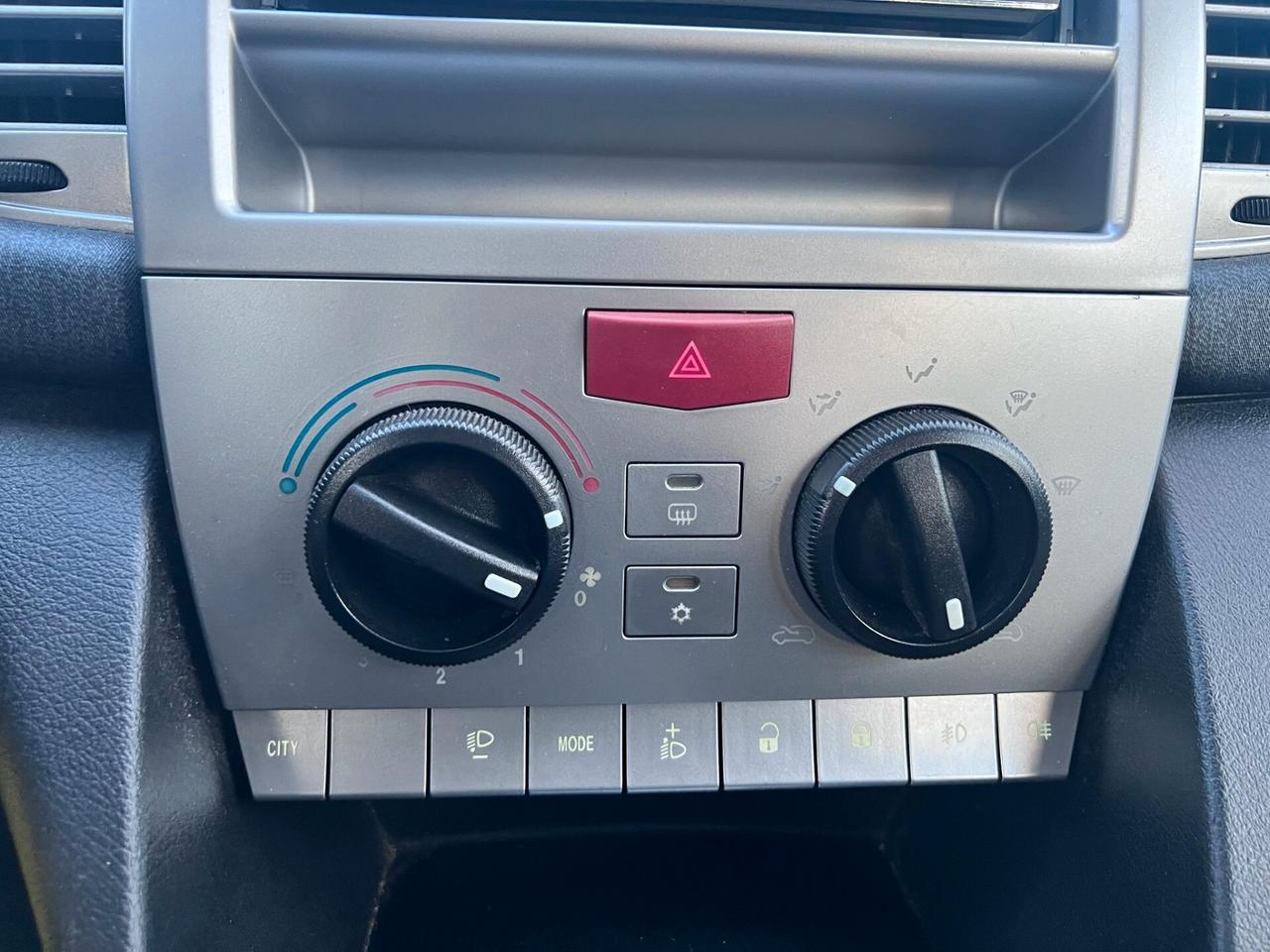 Lancia Ypsilon 1.2 Versus