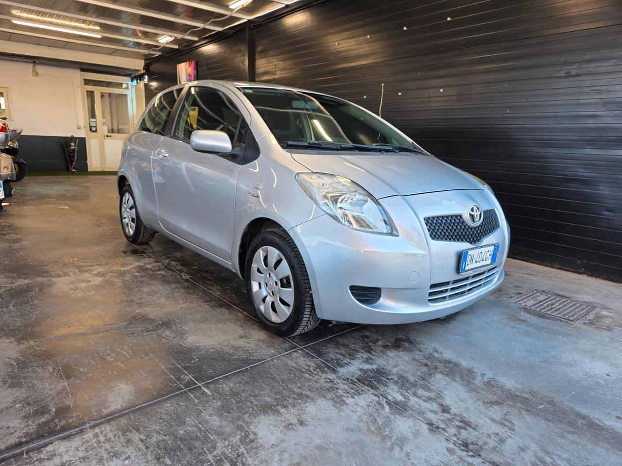Toyota Yaris 1.0 3 porte Sol