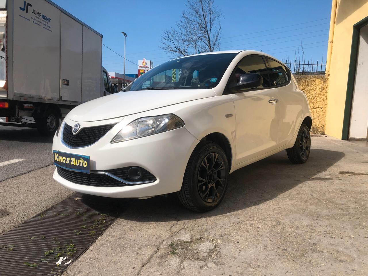 Lancia Ypsilon 0.9 TwinAir 85 CV 5 porte Metano Ecochic Platinum