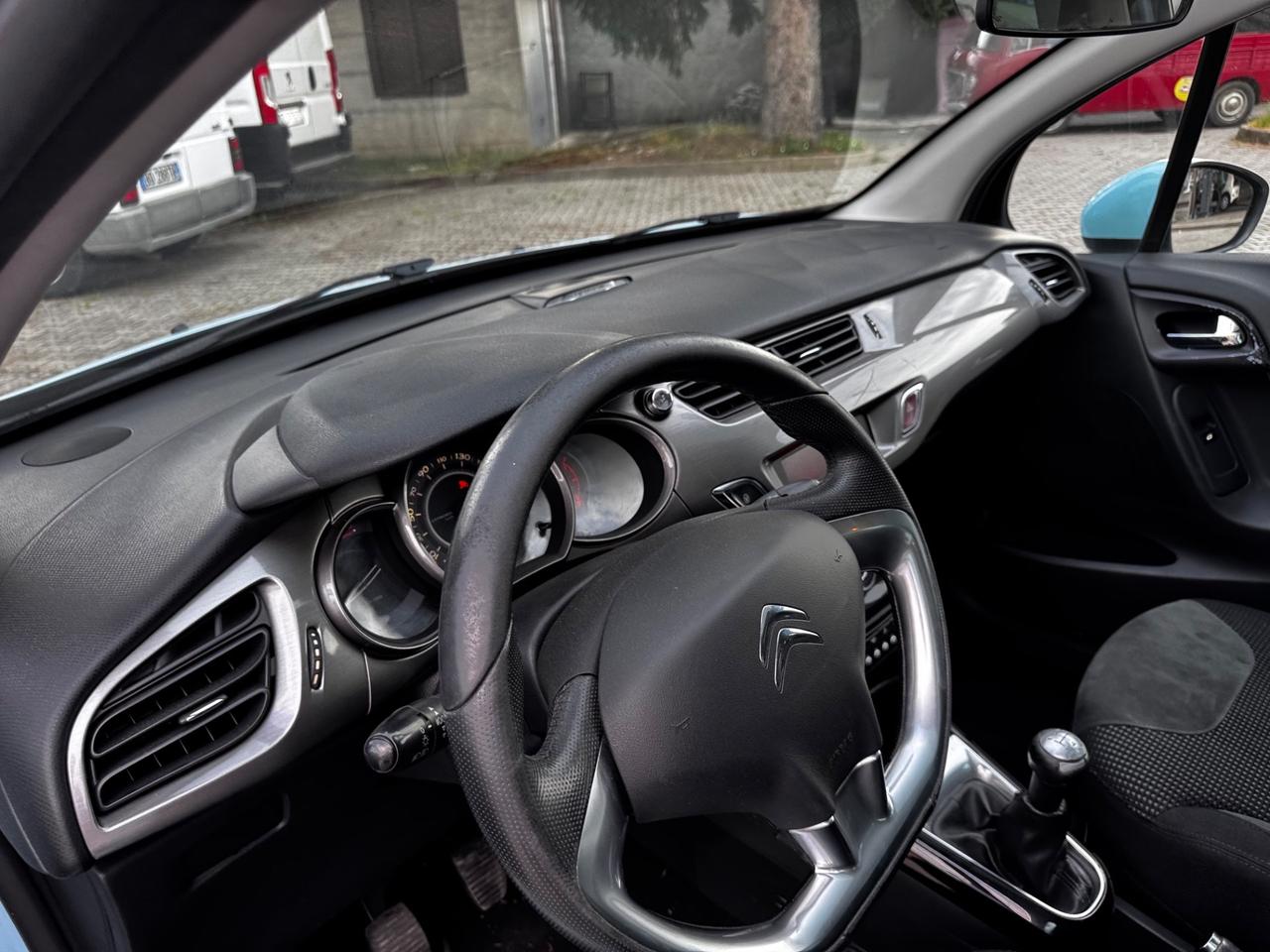 Citroen C3 1.4 HDi 70 neopatentati con gancio traino