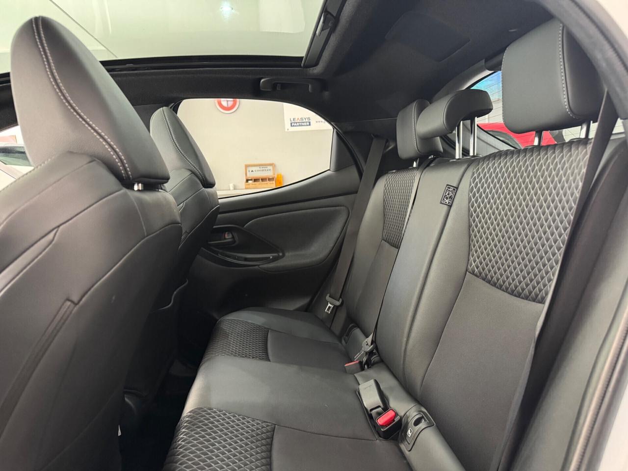 Toyota Yaris 1.5 Hybrid Lounge Aziendale