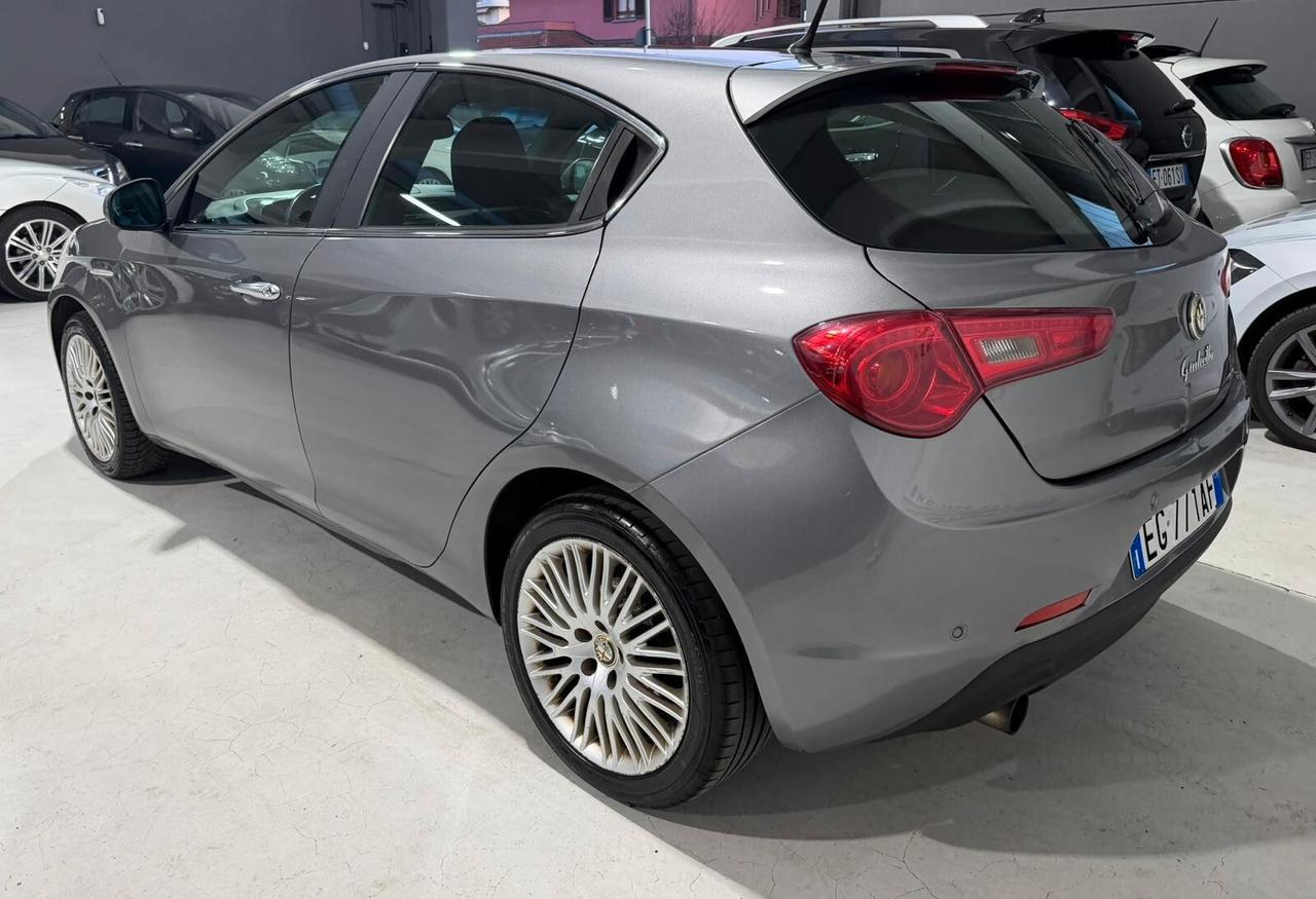 Alfa Romeo Giulietta Benzina Tetto Panoramico