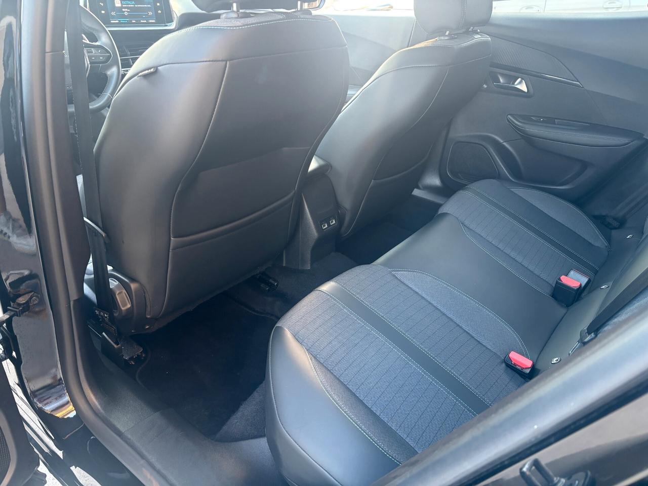 Peugeot 2008 BlueHDi 130 EAT8 Allure-2021