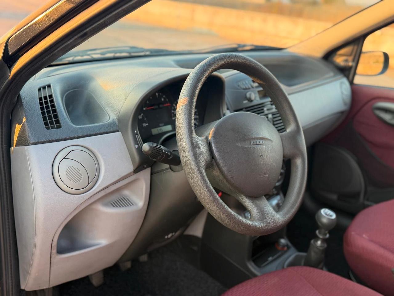 Fiat Punto 1.2i 16V cat 5 porte HLX