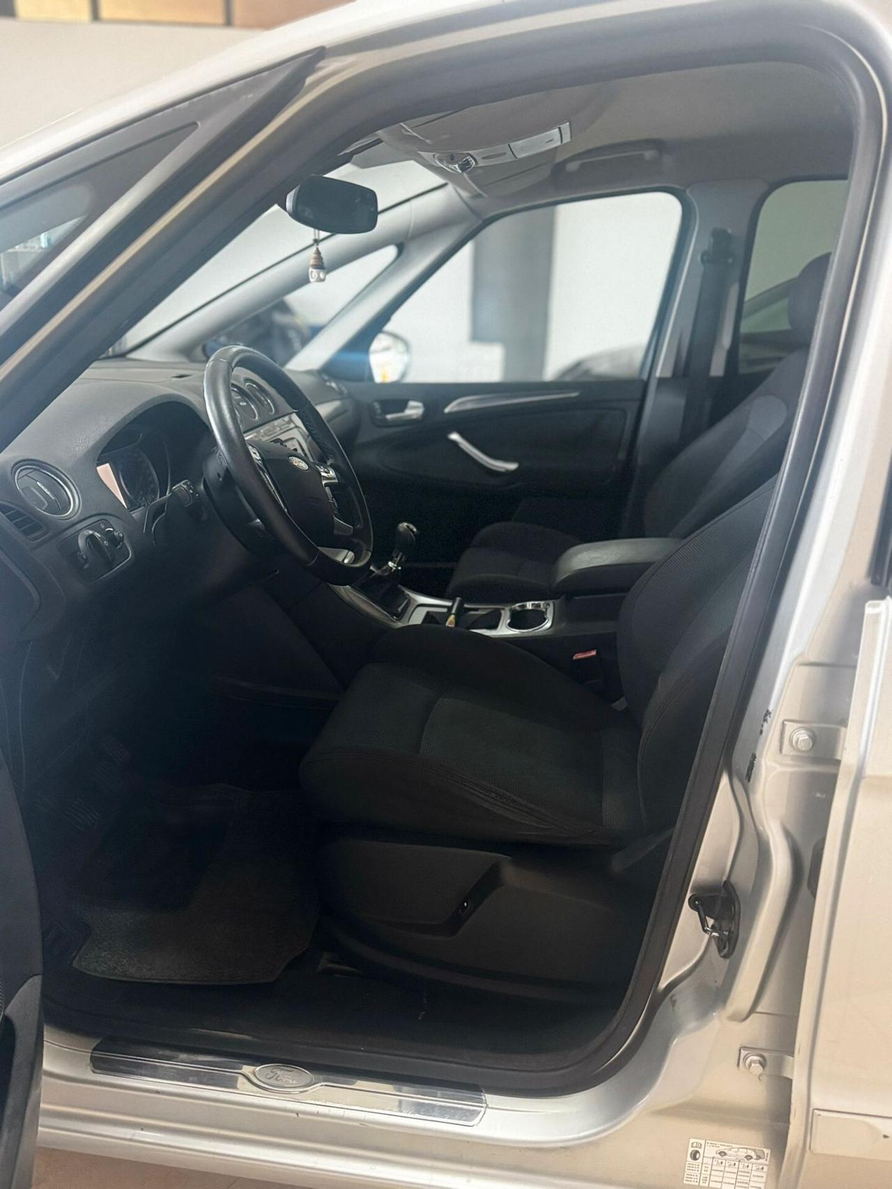 Ford S-Max 2.0 TDCi 140CV Titanium DPF 5 Posti