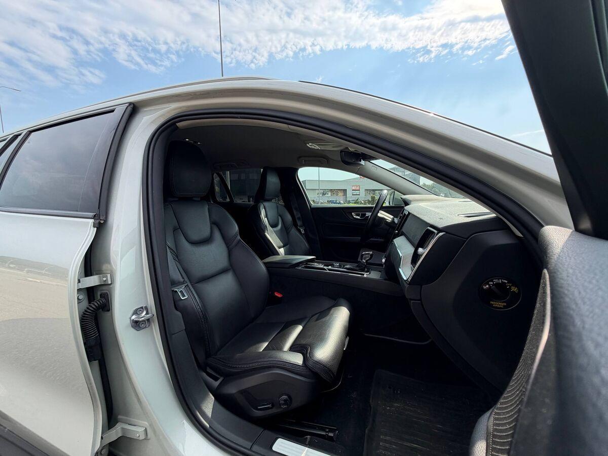 Volvo V60 2.0 b4 Business Pro awd auto