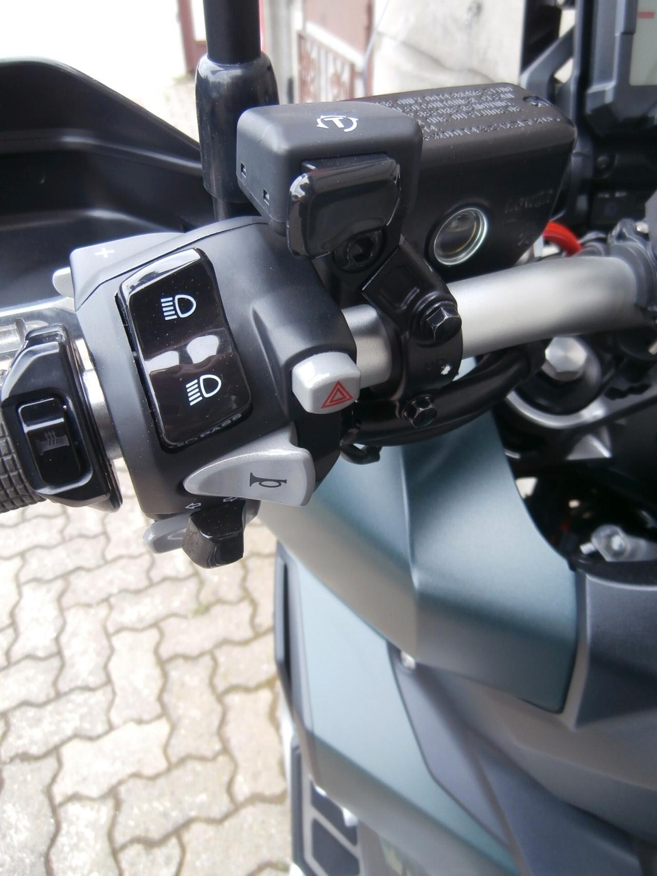 Honda X-ADV 750 (2018 - 20) 2020 passaggio incluso.