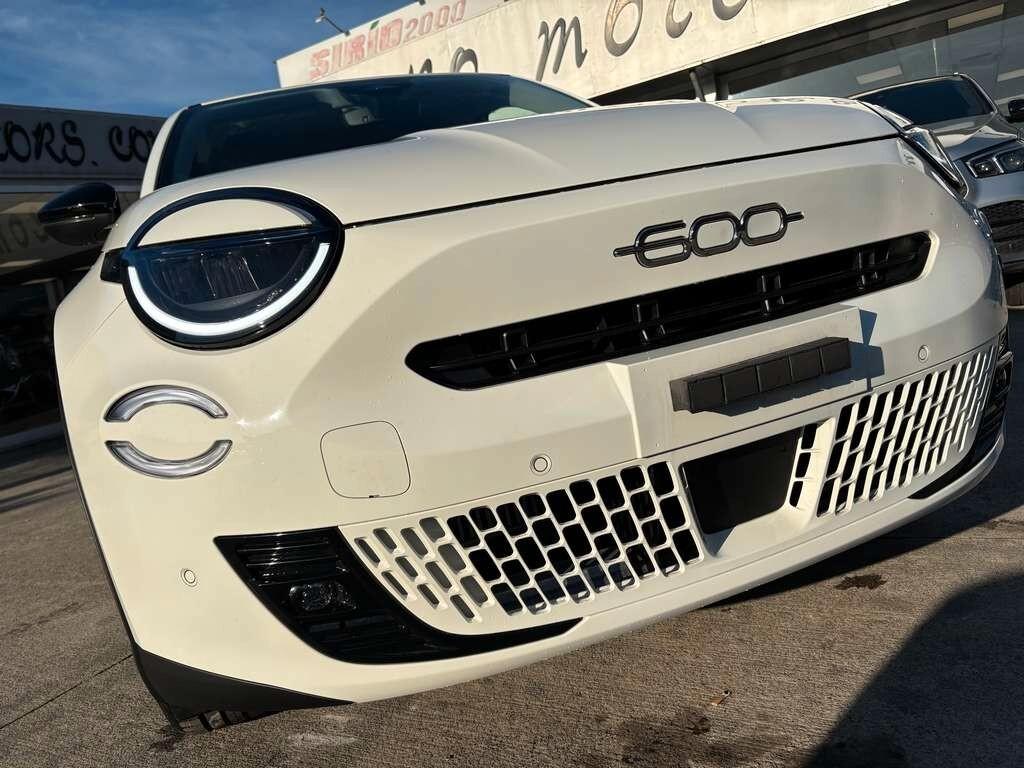 Fiat 600 Hybrid 110 CV DCT MHEV La Prima 2025 KM 0 IVA ESPOSTA Tua a solo 249 Euro al mese