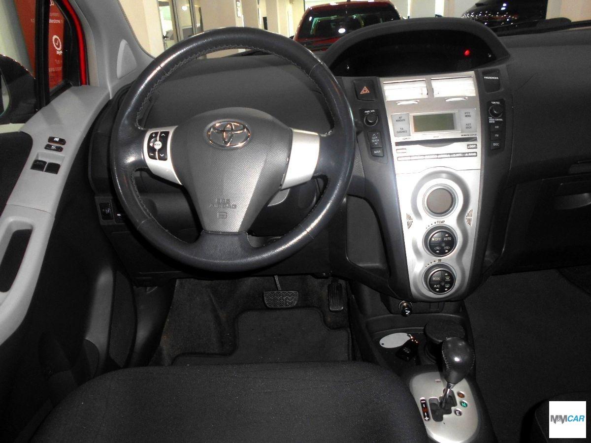 TOYOTA Yaris 1.3 5p. Sol AUTOMATICA