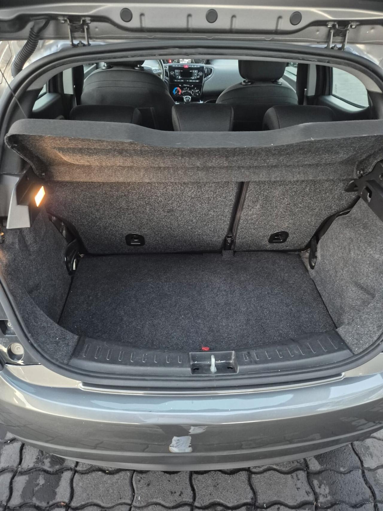 Lancia Ypsilon 1.2 69 CV 5 porte S&S Platinum