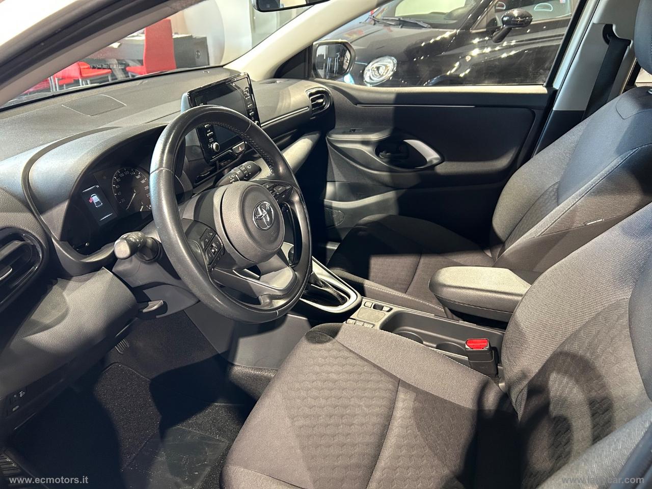 TOYOTA Yaris 1.5 Hybrid 5p. Business