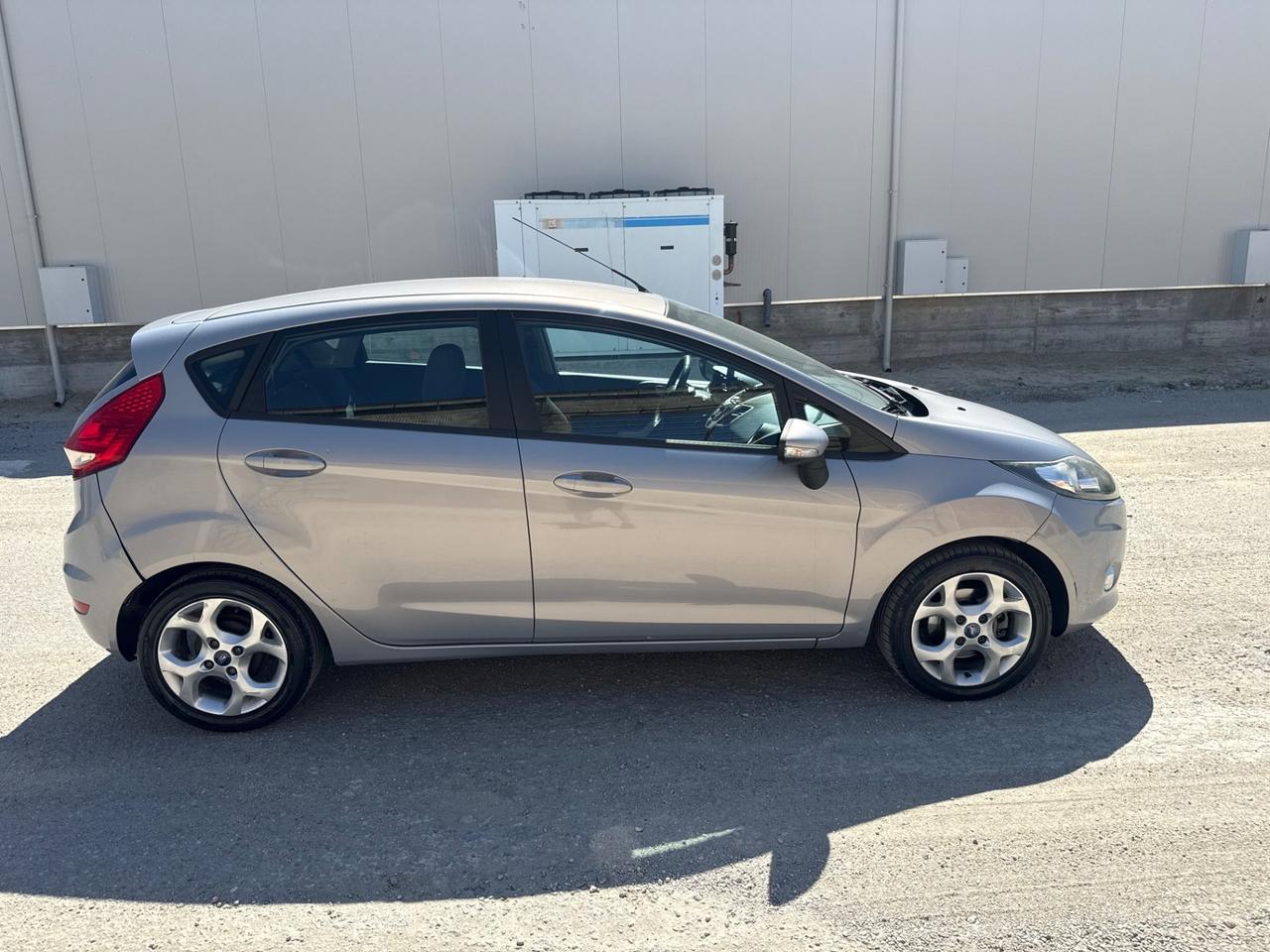 Ford Fiesta 1.4 TDCi 70CV 5 porte Titanium